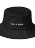 Schwarzer Fischerhut Bucket Hat mit gesticktem Paul Emma Logo - stylischer Hut für Hundebesitzer