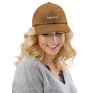 Cord Base Cap mit dog mom Stickerei - verstellbare Baumwoll-Cord-Cap für Dog Moms von Paul Emma