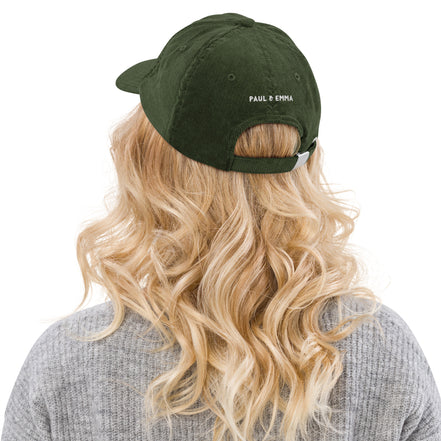 Cord Base Cap mit dog mom Stickerei - verstellbare Baumwoll-Cord-Cap für Dog Moms von Paul Emma