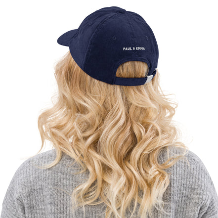 Cord Base Cap mit dog mom Stickerei - verstellbare Baumwoll-Cord-Cap für Dog Moms von Paul Emma